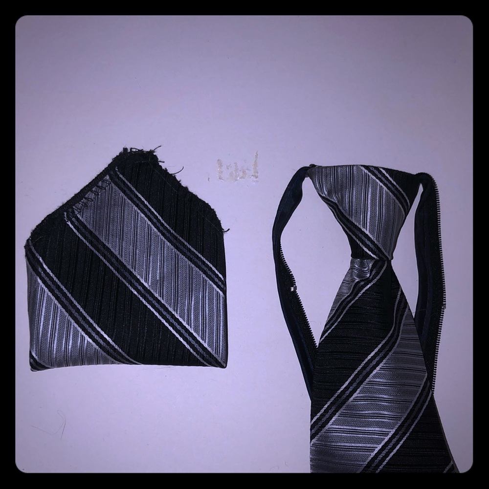 Kids suit tie and pocket square set